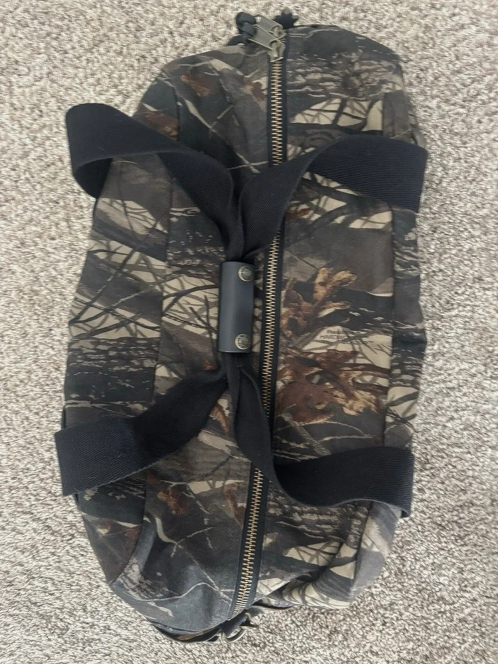 Filson Medium Tin Cloth Duffle Bag in Realtree® Hardwoods® camouflage